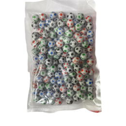 כדורגל קטנים עטופים אחד אחד בטעם שוקולד