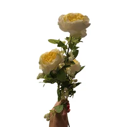 זר פרחי נוי ורד אנגלי קרם צהבהב